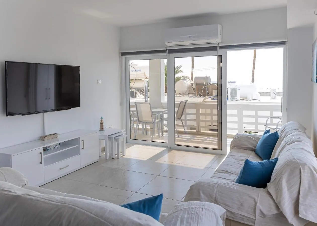 Apartament Larnaca Beachhouse