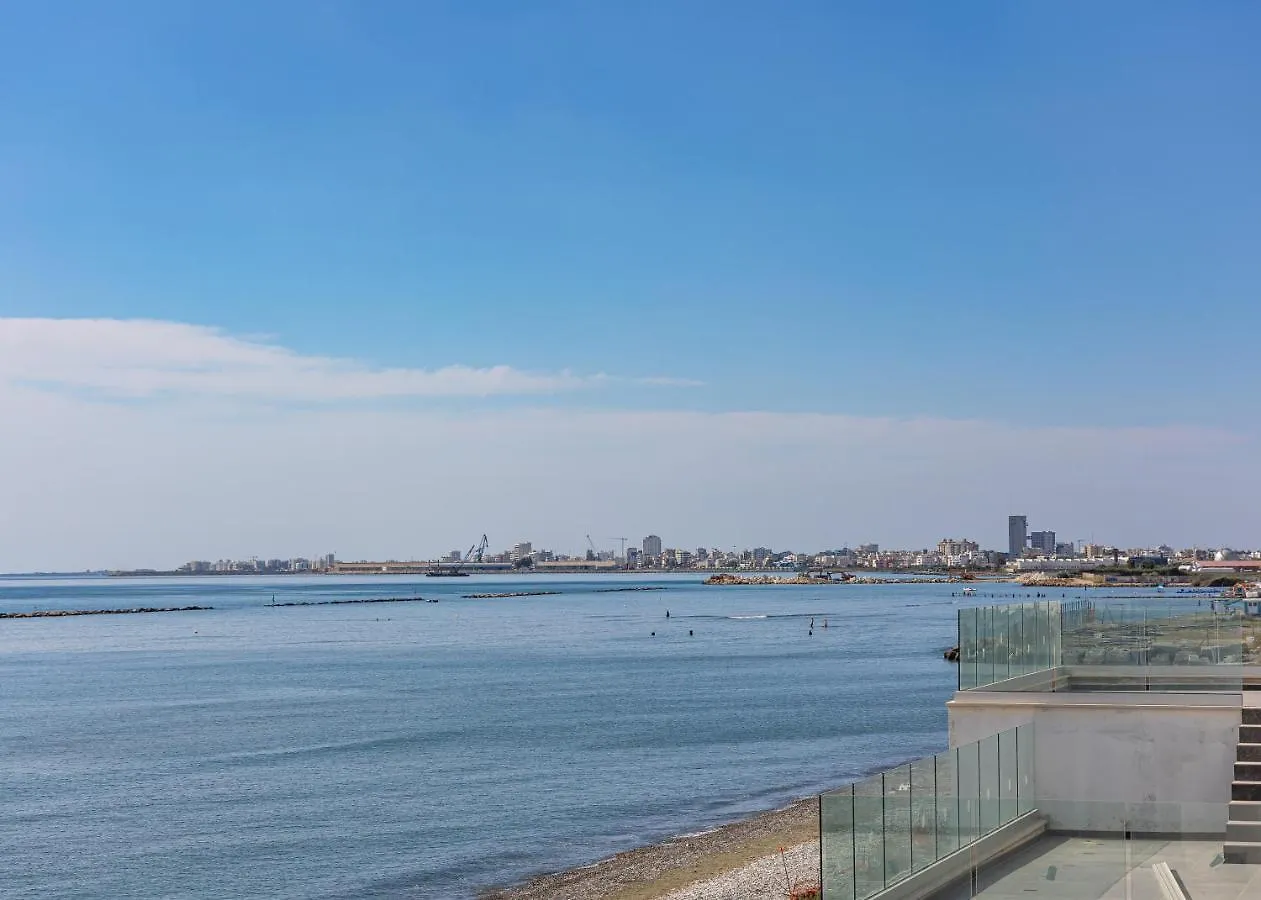 Apartament Larnaca Beachhouse Cypr