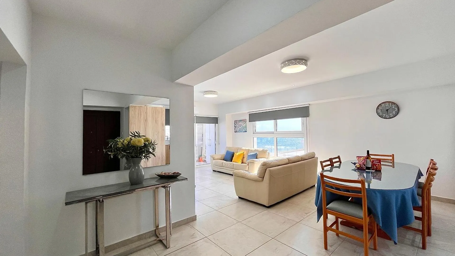 Larnaca Beachhouse 0*,
